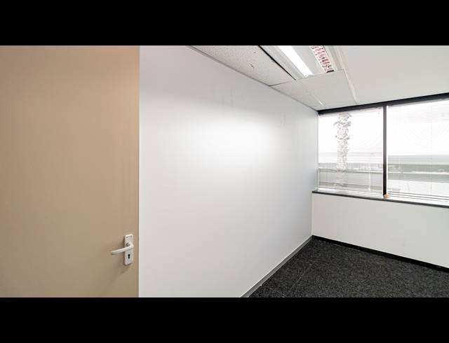 3,330M² OFFICE TO LET IN ROSEBANK